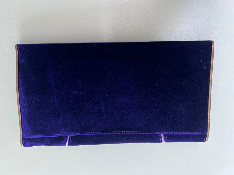 Bolso de mano Cole Hann de terciopelo púrpura Foto 2 de 4