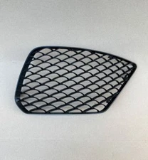 Genuine Mercedes Benz W222 Front Bumper Passenger Right Grill NEW 2228850453