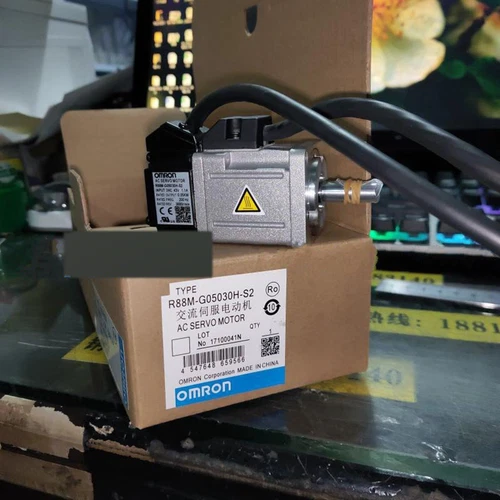 R88M-G05030H-S2 1PC new omron AC servo motor R88M-G05030H-S2