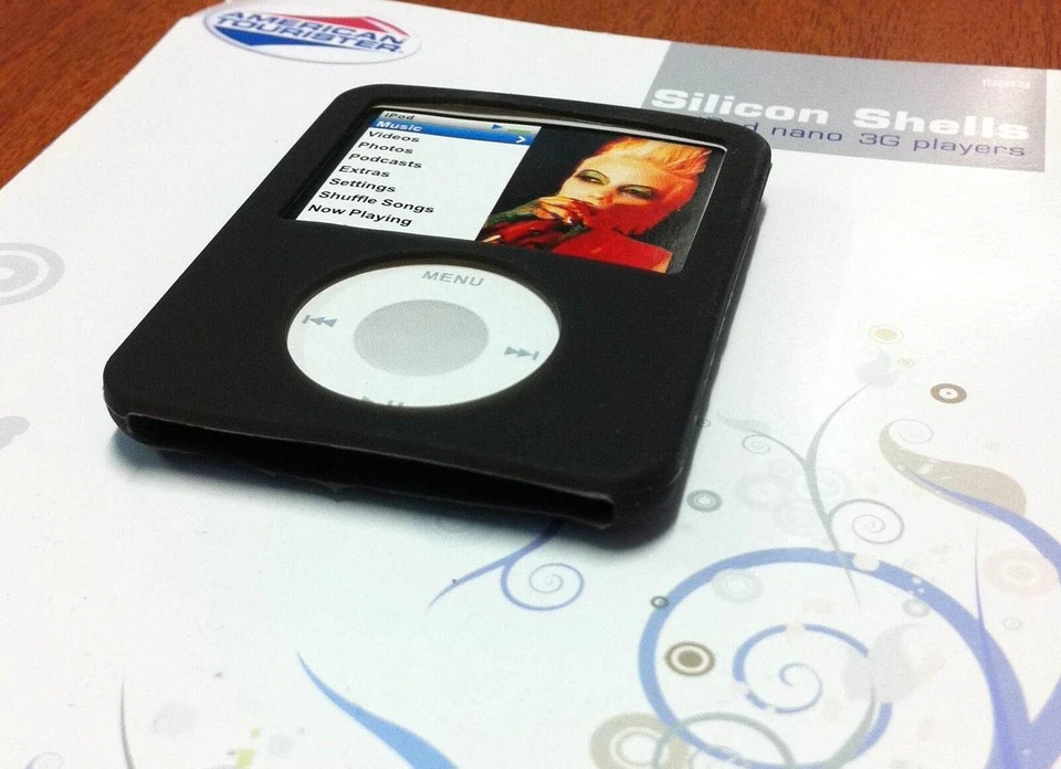 New American Tourister Silicone Shell Case for iPod Nano 3G players - Black - Image 3 of 4