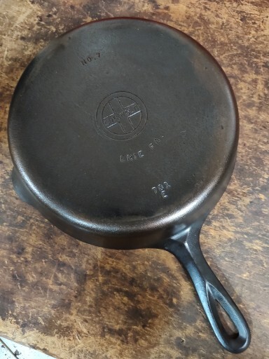 GRISWOLD グリスウォルド社 鋳鉄製 ビンテージ ワッフルメーカー NO7 GRISWOLD グリスウォルド社 鋳鉄製 ビンテージ ワッフルメーカー NO7