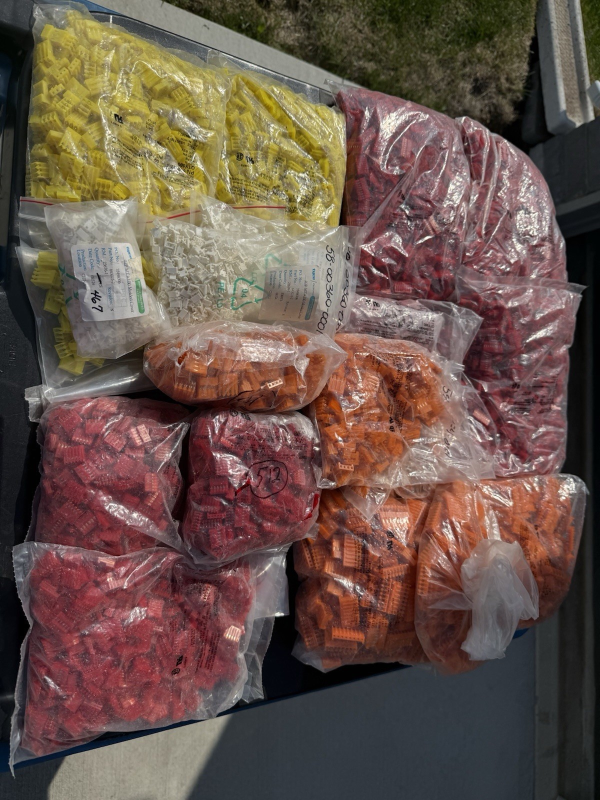 Tyco Electronics MTA Electrical Connector Red Yellow Orange 640440-9 640432-3