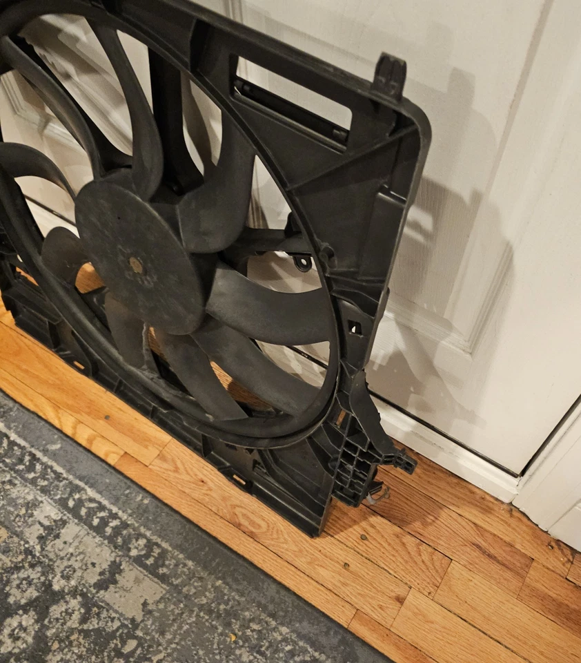 BMW X5 X6 E70 E71 2010-2014 4,4 L N63 S63 ventilador de refrigeración del motor cubierta del motor OEM Foto 2 de 4