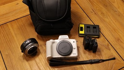 CANON M50 Mark II + Zubehör: neuwertig