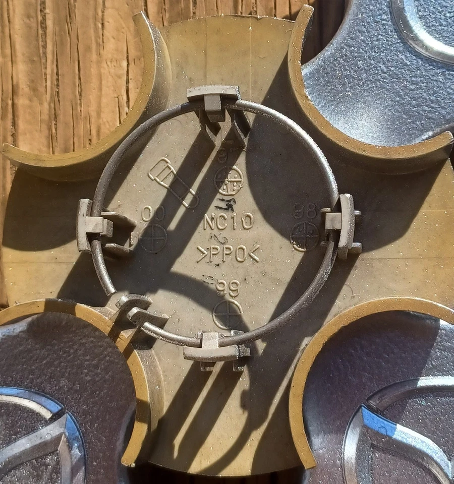 Juego de 4 tapas centrales Mazda Miata, 1999-2005, P/N NC10, repintadas Foto 3 de 3