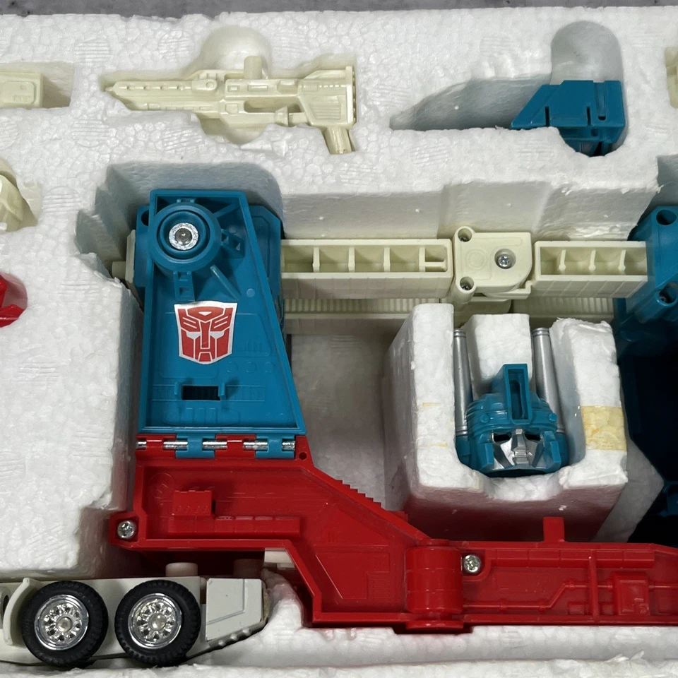 Vintage G1 Transformers Ultra Magnus - Complete w/ box and Insert Hasbro Autobot - Image 4 of 4