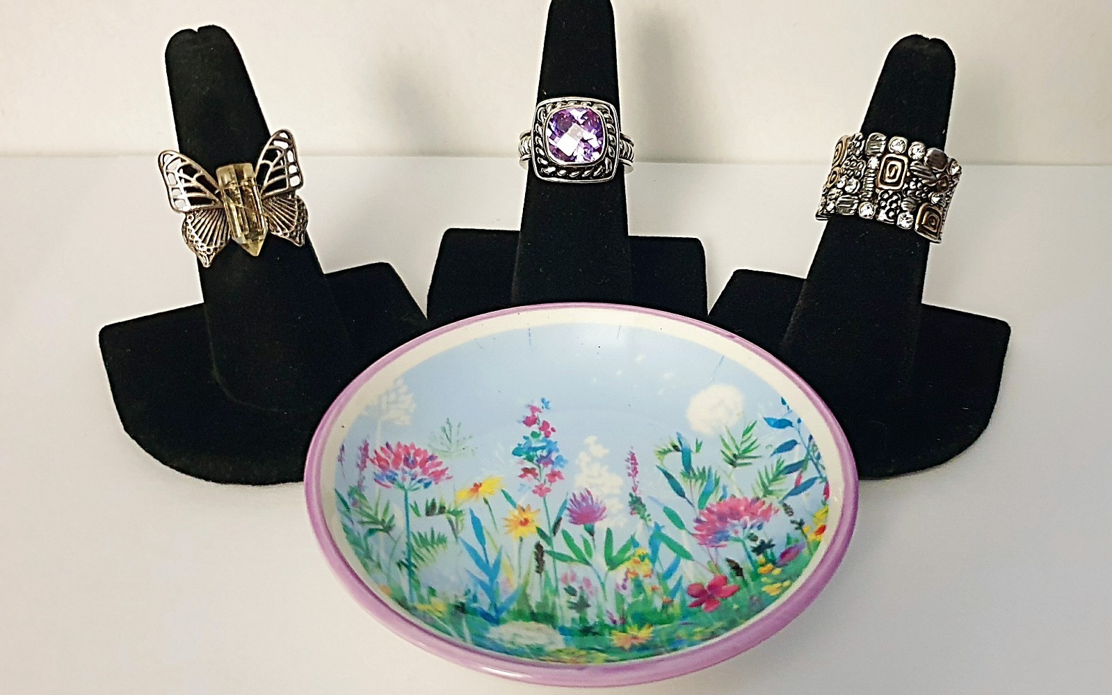 Small Lot Sz 7 Rings Silver/Gold Tone Purple Clear Crystal w/Flower Trinket Dish
