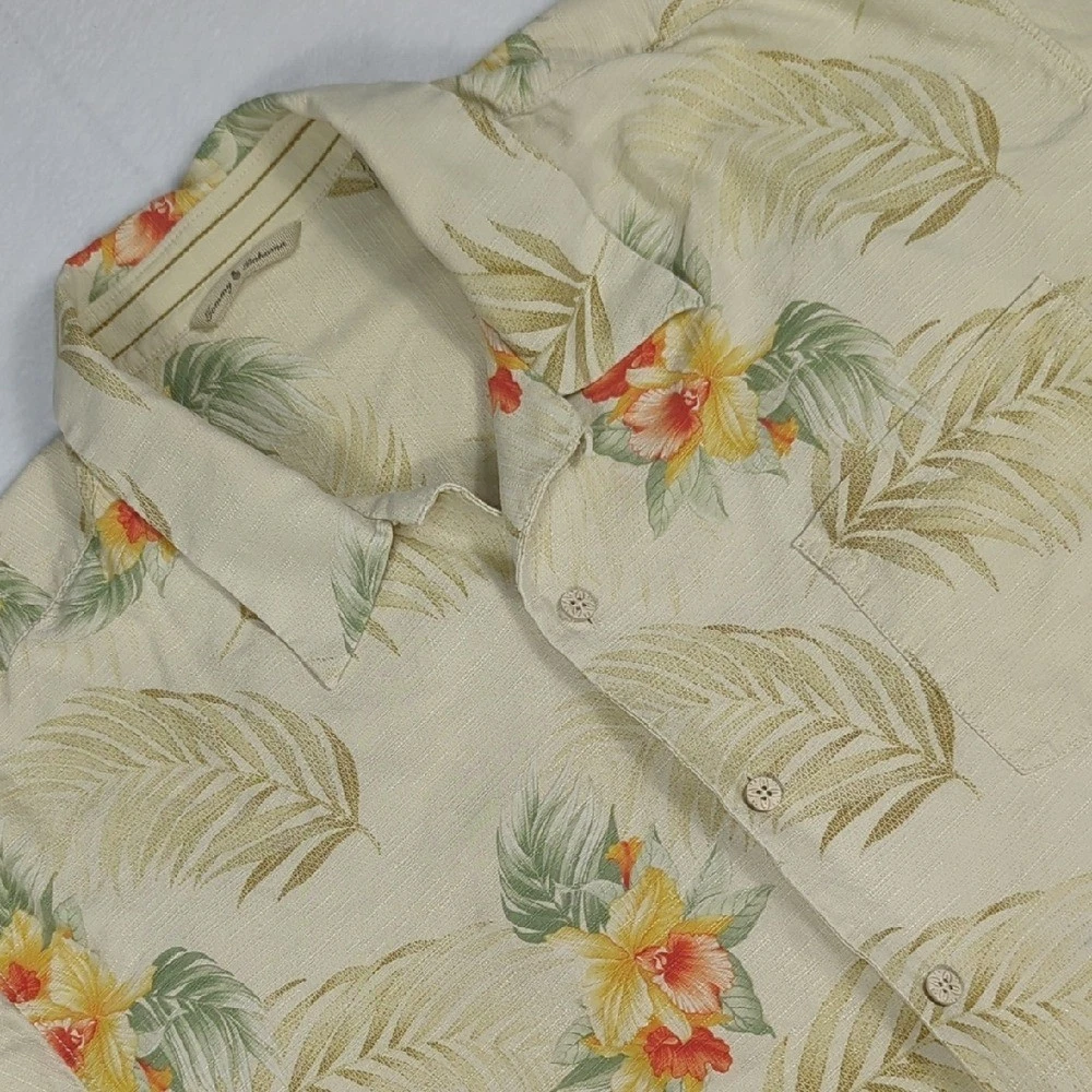 Tommy Bahama 100% Silk Hawaiian Tropical Floral Pattern Mens Shirt Size XL