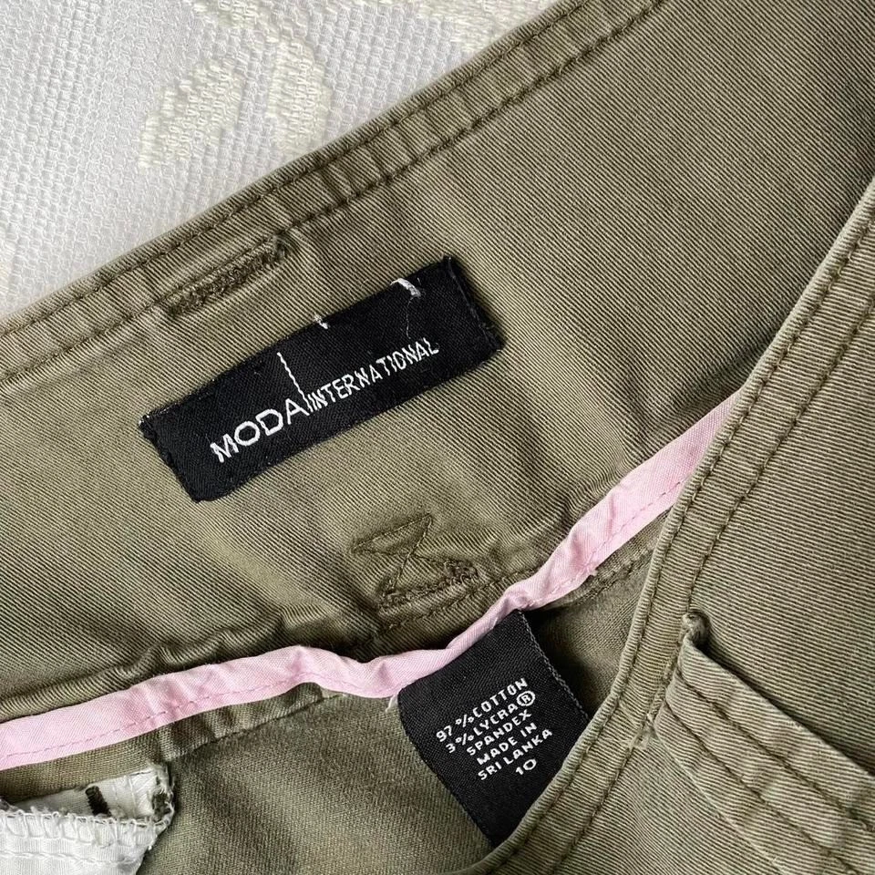 Pantalones cortos cargo Moda International verde caqui Foto 2 de 4