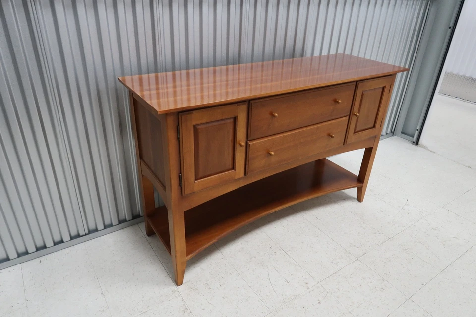 Aparador Thomasville ''Impressions'' cereza con funda Foto 3 de 4