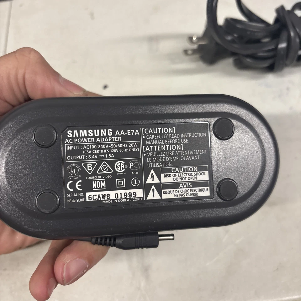 Cargador Adaptador de CA Original Samsung AA-E7 8.4V Fuente de Alimentación para Cámara Videocámara Foto 3 de 4
