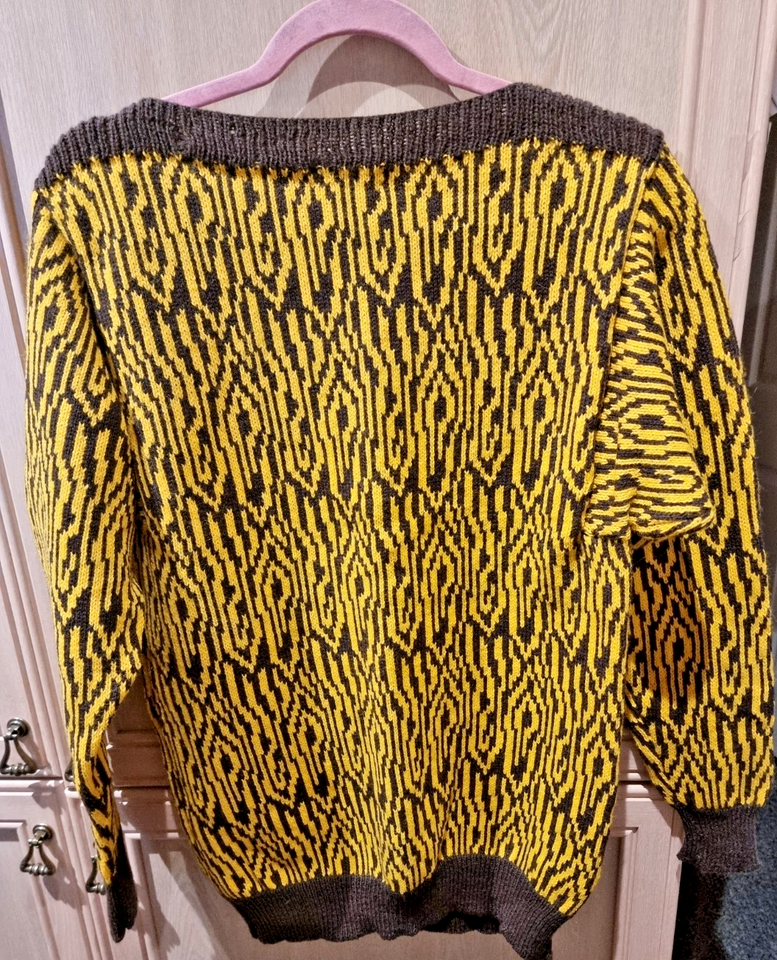 Womens Acrylic Hand/machine knitted animal print yellow/brown jumper ...