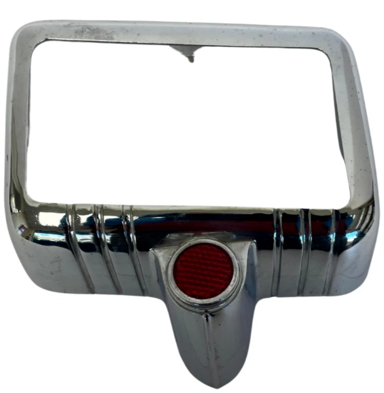 Luz trasera izquierda Dodge Deluxe 1946-1948 bisel cromado NOS 1149364 Foto 2 de 4