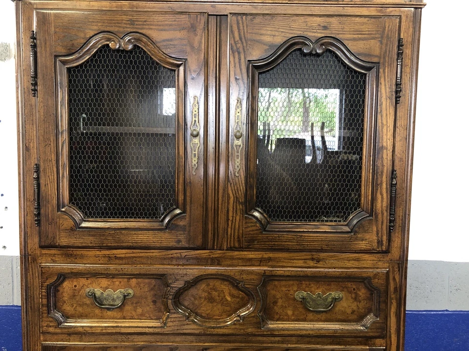 "Gabinete Baker estilo francés nogal/roble con escritorio 86"" X 43"" X 20 1/2""" Foto 3 de 4