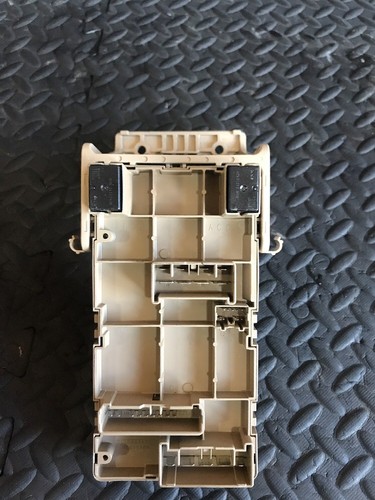 Subaru Legacy 2.0 2003-2008 Year Interior Fuse Box 82201Ag000 - Picture 3 of 7