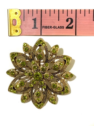Starburst Pin Brooch Vintage Lime Green Rhinestones Gold Tone Flower 2 Inches - Picture 3 of 9