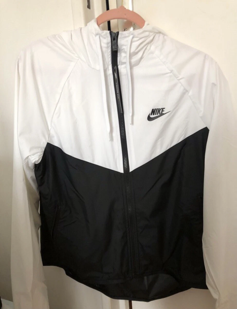 veste nike Femme Neuf Avec Étiquette Et Jamais Porté. Prix Négociable