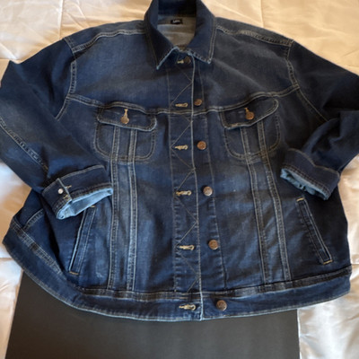 Lee female XXL Blue Jean Jacket Button Front Collared Mid-Length Casual Solid