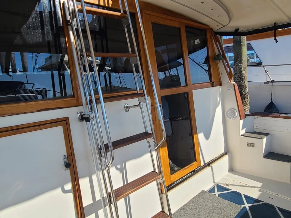 used motor yachts for sale - Image 3 of 4