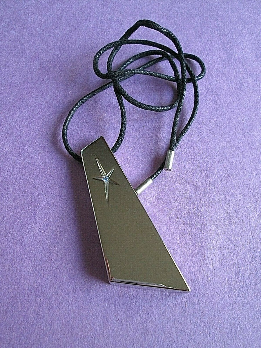 Thierry Mugler ネックレス Thierry Mugler ネックレス - メルカリ