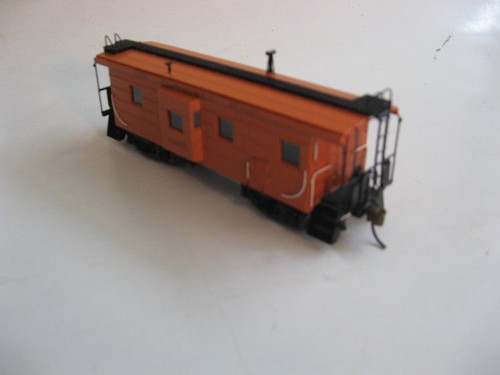 VINTAGE OVERLAND MODELS INC. BRASS MILW. RD. RIB B-W CABOOSE – HO SCALE - Picture 2 of 10