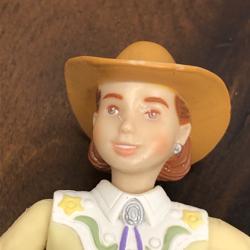Mattel Fisher Price Loving Family Dollhouse Figure Cowgirl Western Girl Mom - Imagen 3 de 9