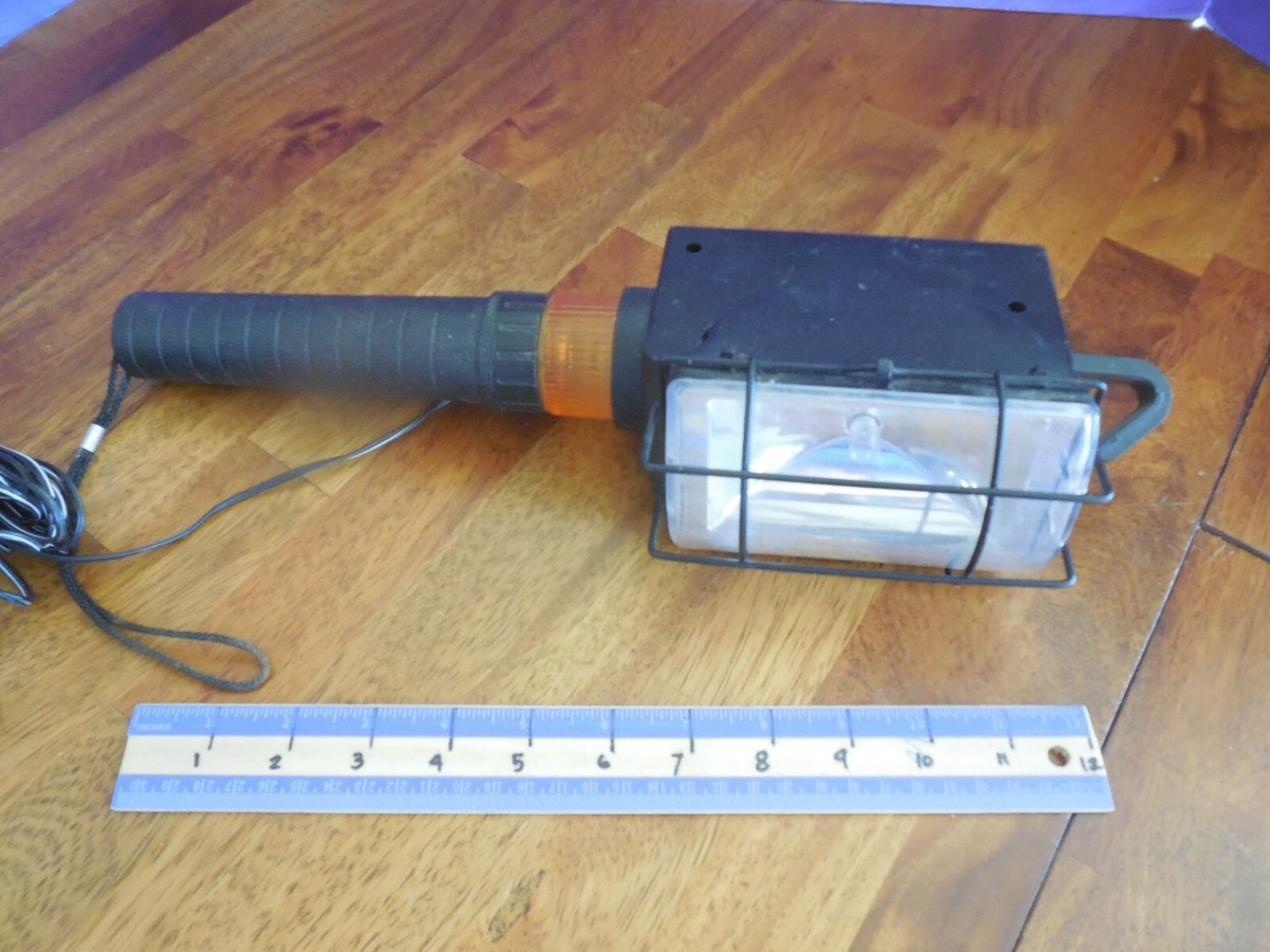 Hanging Work Light plugs in cigarette lighter, 25' cord, emergency, works