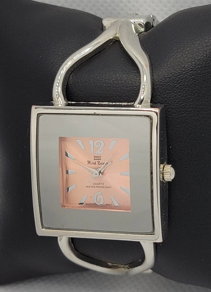 Hermoso reloj analógico brazalete esfera rosa cuadrada Mark Naimer para dama L5 Foto 2 de 4