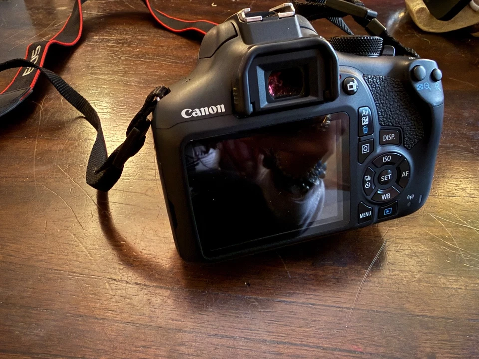 Canon EOS Mirrorless Camera Black 3 Lens Kit, NEW, with accessories - Image 2 of 4