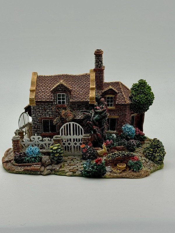 Vintage Olde England's Classic Cottages, Houses Made Of Resin - Stratford Inn