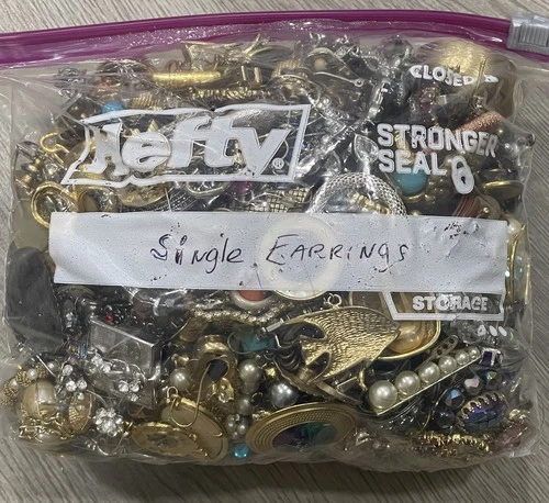 Single Earrings Craft Lot Costume Jewelry Rhinestones Faux Pearls + Extras Vtg