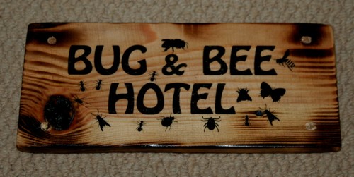 Bug & Bee Insect Hotel Sign Small Plaque Garden Hide Shed Nature Patio Upcycle - Picture 15 of 34