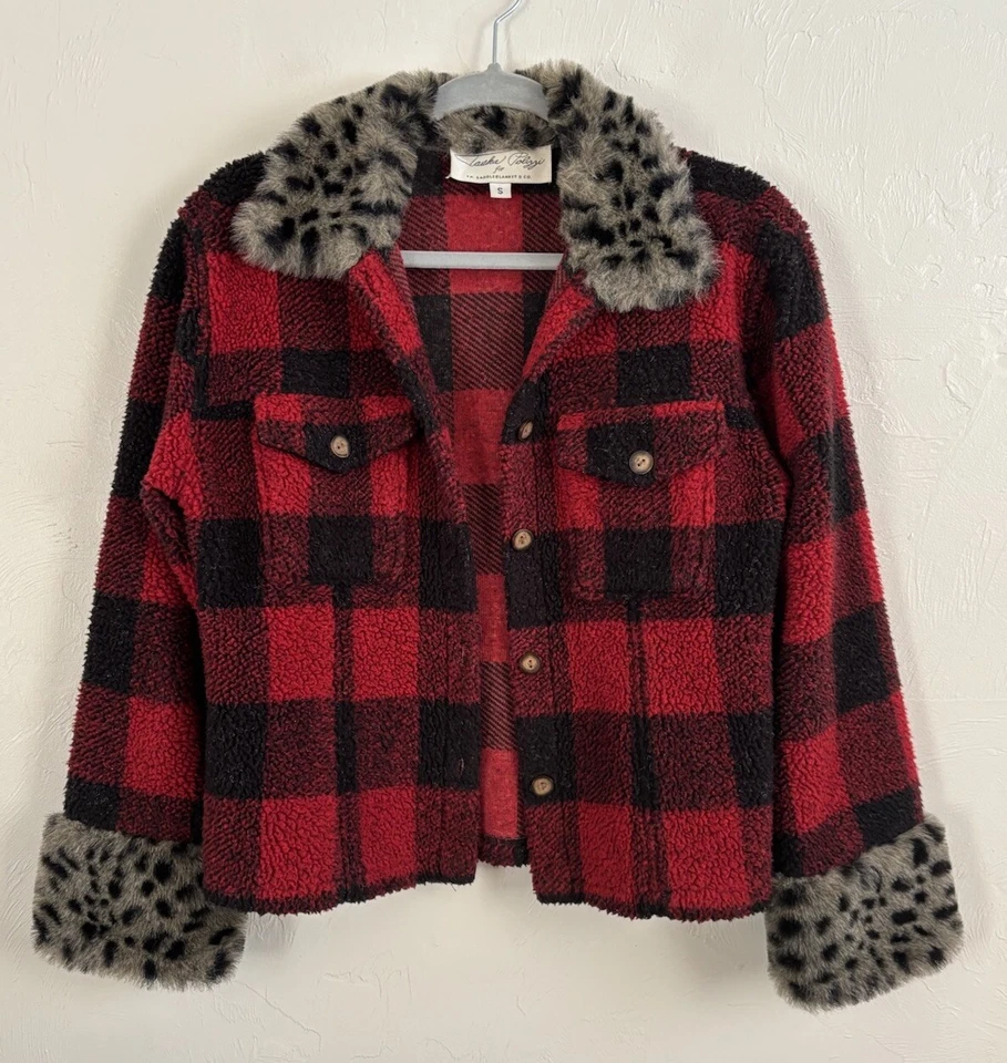 Chaqueta para mujer Tasha Polizzi roja y negra a cuadros de búfalo de piel sintética con botones talla S Foto 2 de 4