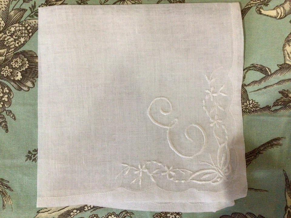 MADEIRA 2 Pañuelos Bordados y Monograma “E” Talla 11” y 14” HERMOSOS Y VINTAGE Foto 3 de 4