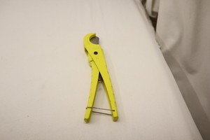 APOLLO SPRING LOADED PVC CUTTER