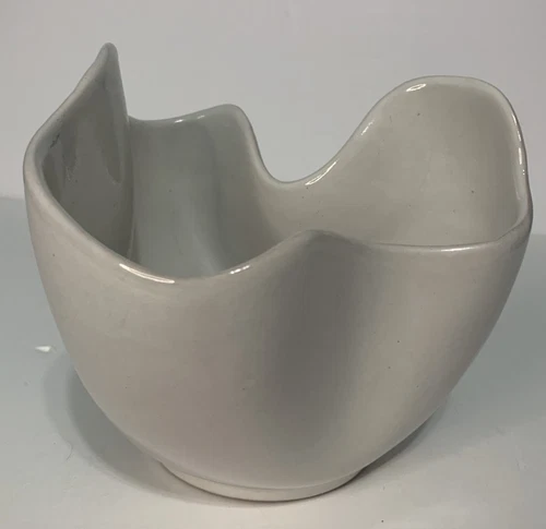 FRANKOMA F29 FREE FORM DRAPERY HANKERCHEIF SAND VASE WHITE BOWL PLANTER POT.