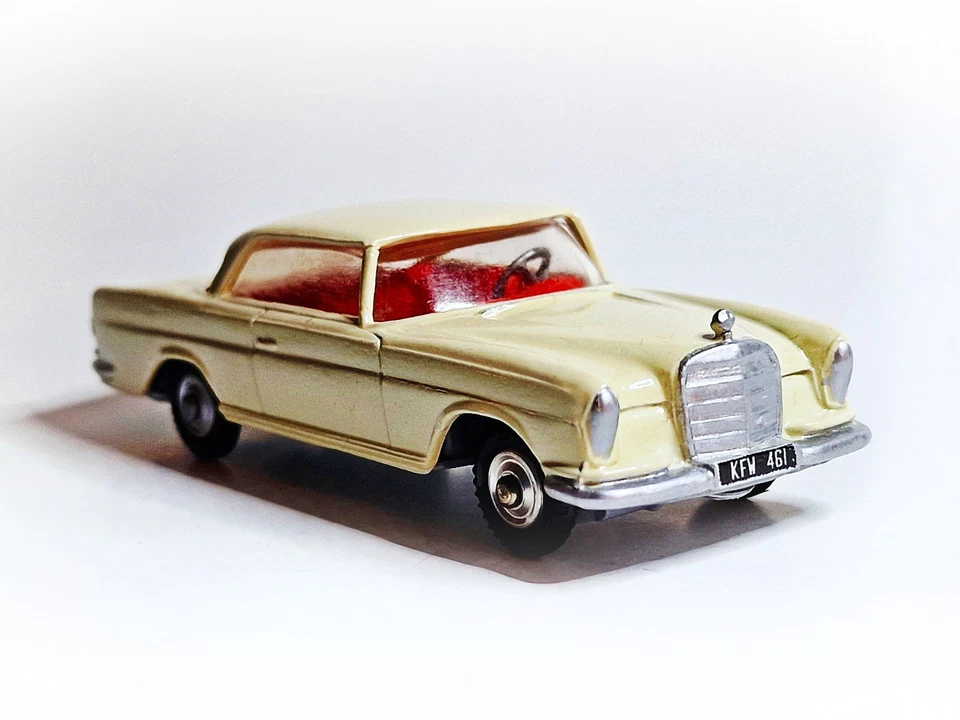 Corgi Toys Nr. 230 Mercedes-Benz  220 SE Coupè - inklusive Repro Box - Bild 4 von 4