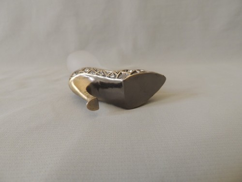 Perfume glass opaline bottle leg in metal high heel shoein - Picture 6 of 12