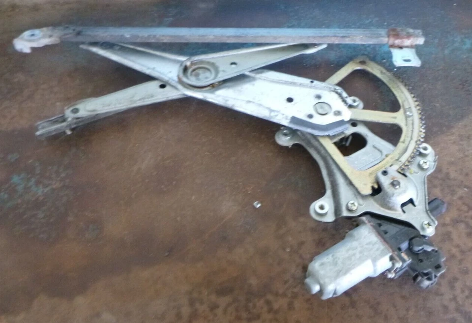 Subaru Liberty Outback 4th Gen 9/03-6/06 Left Front Electric Window Regulator - Image 2 of 2