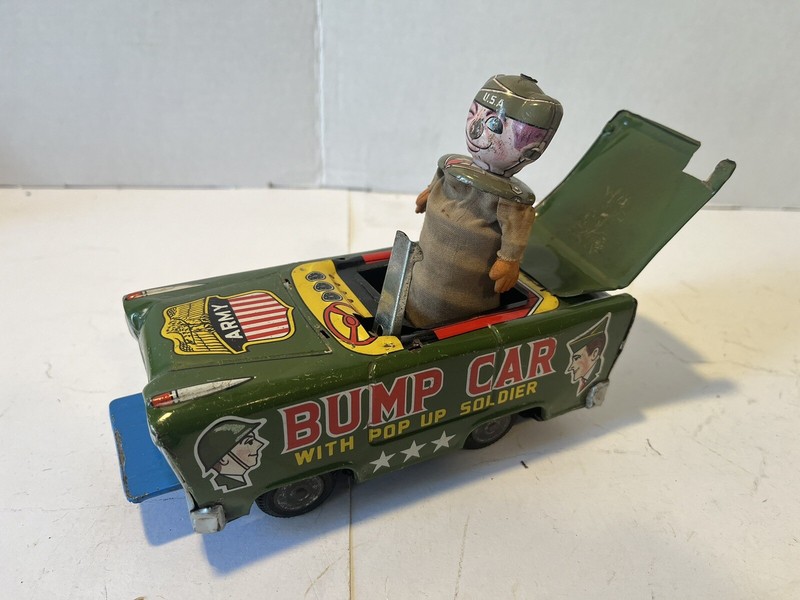 Rare Vintage Wakasuto Boeki Bump Car Pop Up Soldier Friction Toy Japan Working