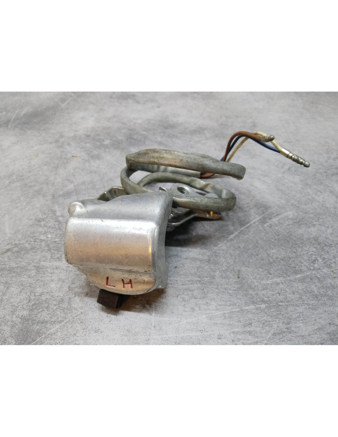 Commodo droit CB125 K3 K4 HONDA : réparez vos pannes de phares et faux contacts