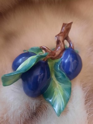 Herend Plum Fruit Cluster 3 1/4'' Figurine