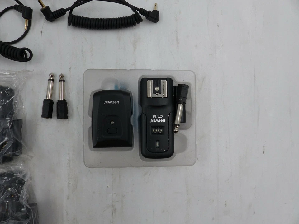 NEEWER CT-16 CAMERA FLASH TRIGGER KIT CT-16 WITH WIRELESS RECEIVERS - Image 2 of 4