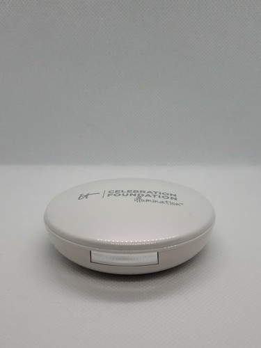 it cosmetics Celebration Foundation Full Coverage Hydrating Powder - RICH - Picture 3 of 3