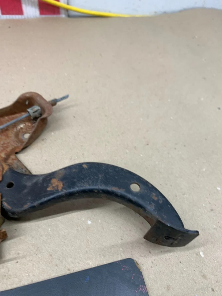 1978 1987 MONTE CARLO MALIBU REGAL CUTLASS EMERGENCY BRAKE PEDAL GRAND PRIX 1982 - Image 3 of 4