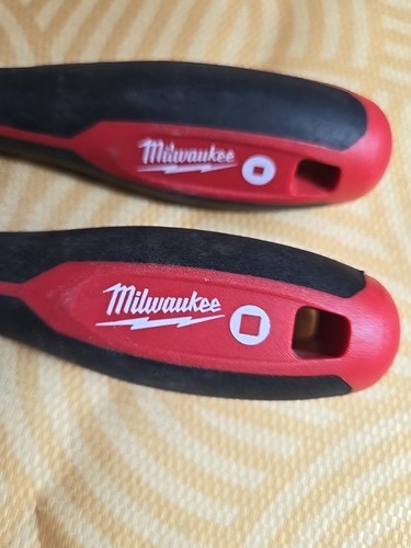 5 PRE-OWNED MILWAUKEE TOOLS 2 SCISSORS 2 SQUARE SCWDRS SMOOTH JAWS GROOVE PLIERS - Picture 20 of 22