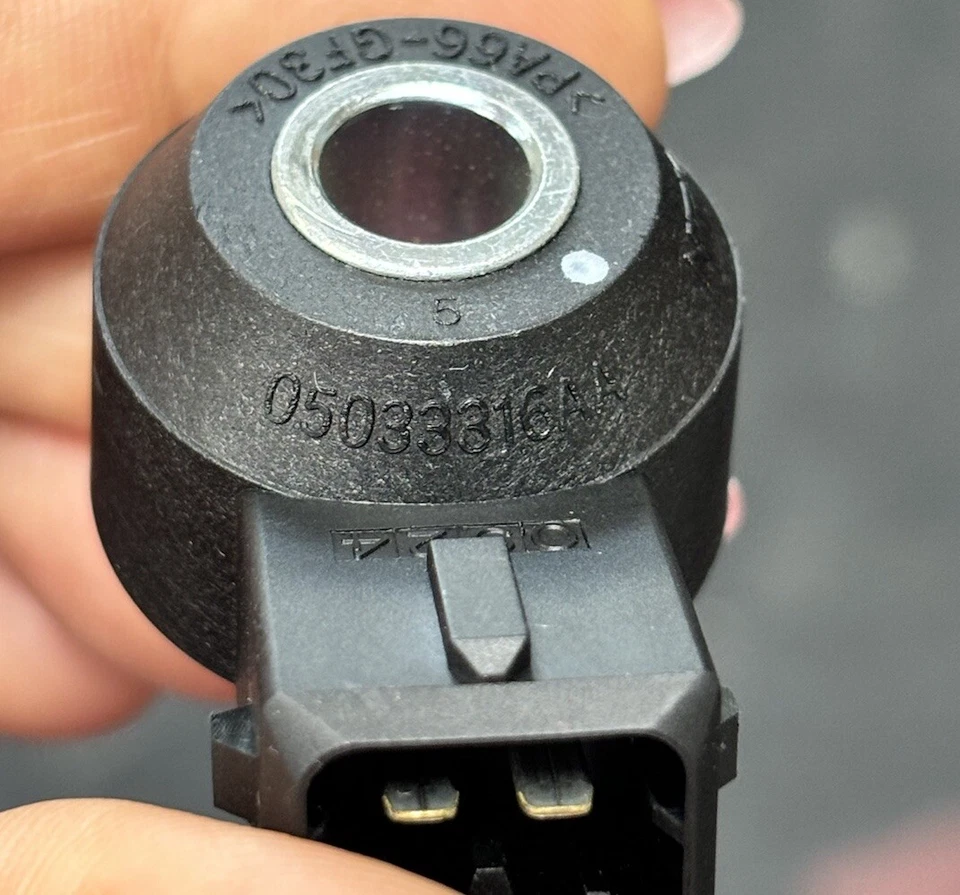 Sensor de botón de encendido (detonación) OEM 05033316AAA, Jeep 2007-2024 Foto 3 de 4