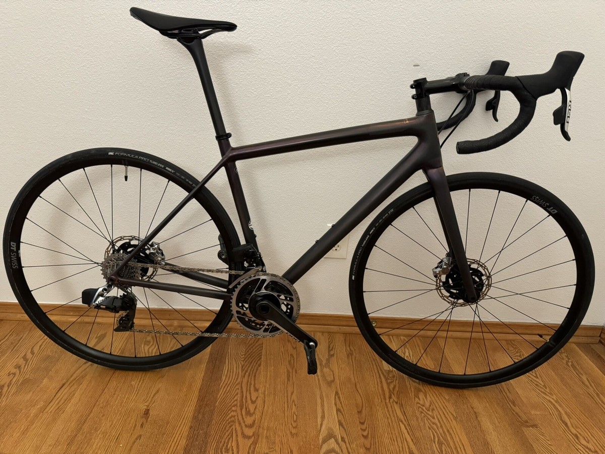 Specialized Aethos S-Works 54cm Satin Carbon/Red Gold Specialized Aethos S-Works 54cm Satin Carbon/Red Gold