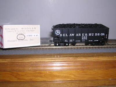 STEWART #101??  D.& H. Fishbelly 55 Ton 2-Bay Hopper Car #5611 w/Kadees H.O.1:87