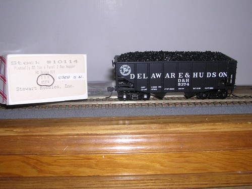STEWART #101??  Coche tolva D.& H. Fishbelly 55 toneladas 2 bahías #5611 con Kadees H.O.1:87 | Condition: New